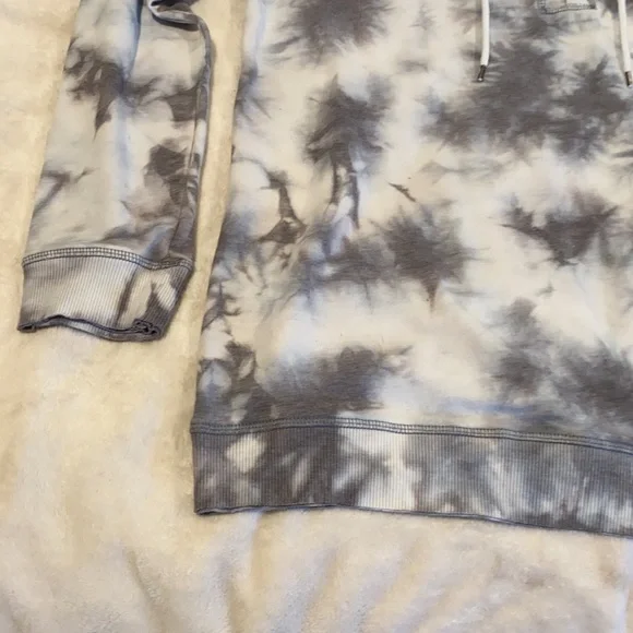 Grey and white tie dye- cloud chaser lace up sweatshirt. So: large - Picture 2 of 6